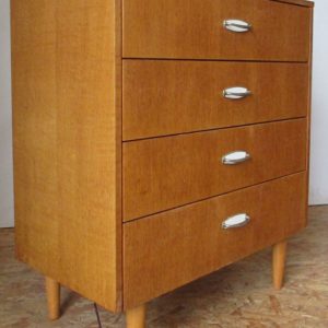Petite Commode en Chêne vernis 209
