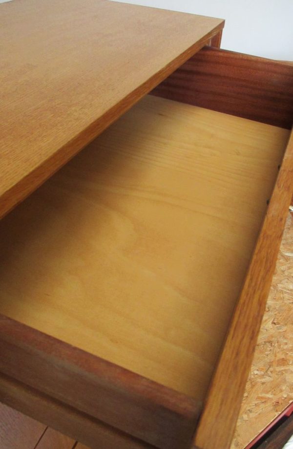 Petite Commode en Chêne vernis 209 – Image 3