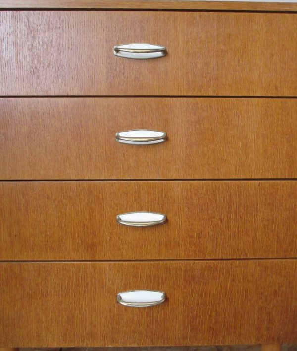 Petite Commode en Chêne vernis 209 – Image 10