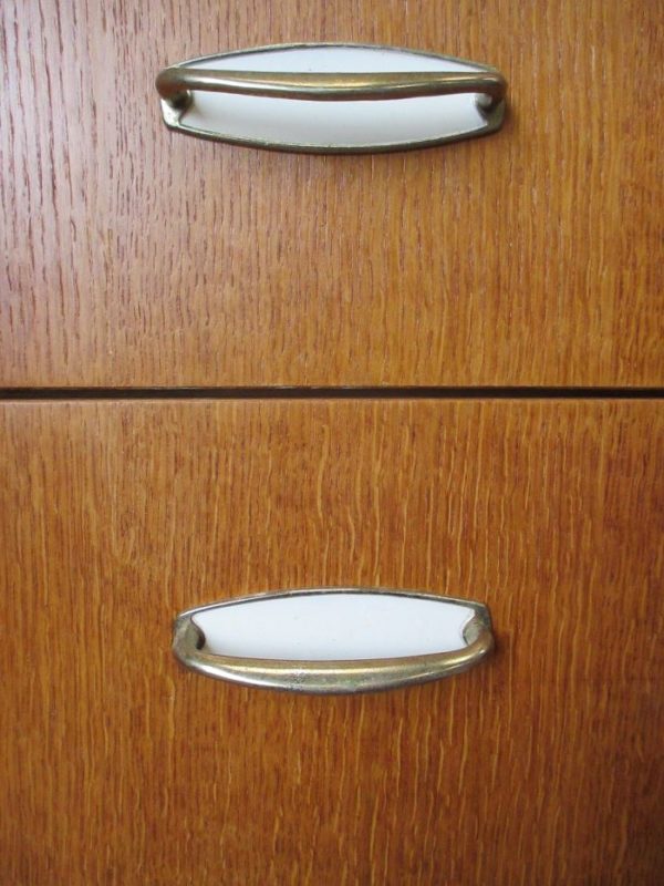 Petite Commode en Chêne vernis 209 – Image 13
