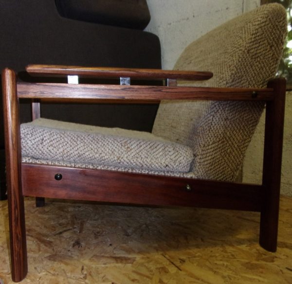 Pair of Rosewood Lounge Chairs 909 - Image 4