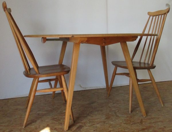 Oblong Ercol Table and 4 chairs 442 - Image 8
