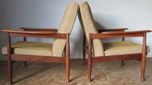Pair of Guy Rogers Upholstries 910