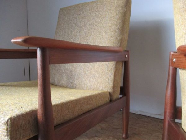 Pair of Guy Rogers Upholstries 910 - Image 8