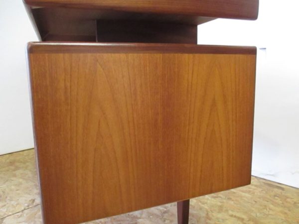Office Desk G-Plan 701 - Image 11