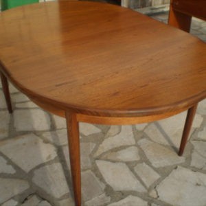 Oval Table 441