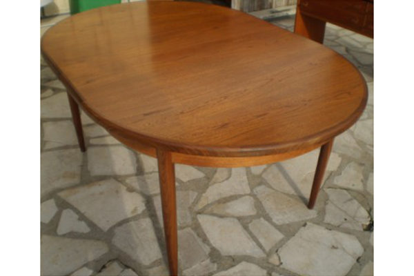 Oval Table 441