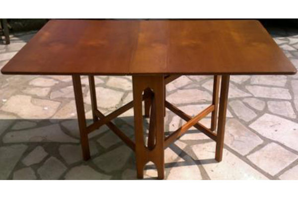 Rectangular table 604