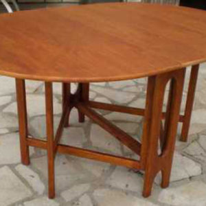 Oval Table 605
