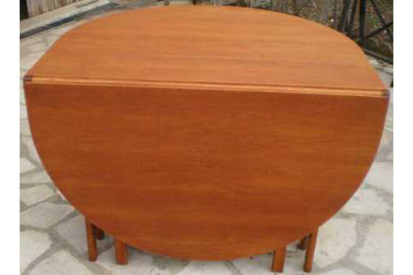 Oval Table 605 - Image 2