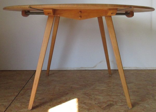 Oblong Ercol Table and 4 chairs 442 - Image 2