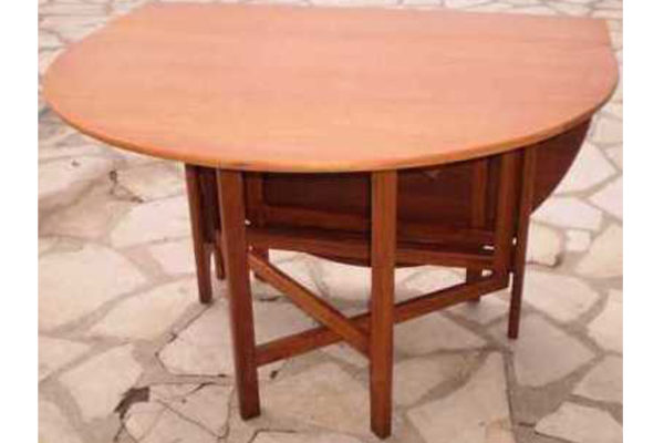 Oval Table 605 - Image 3