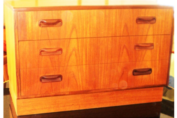3 drawer chest 208