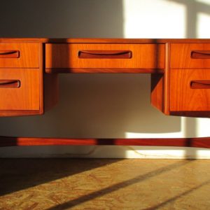 Office Desk 700