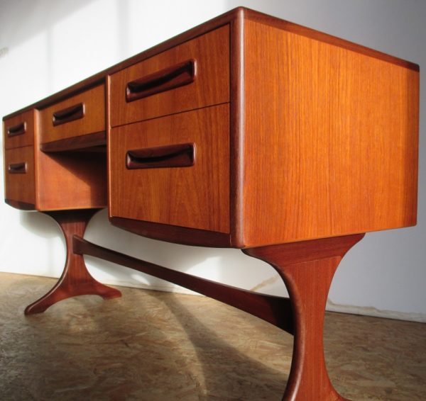 Office Desk 700 - Image 2