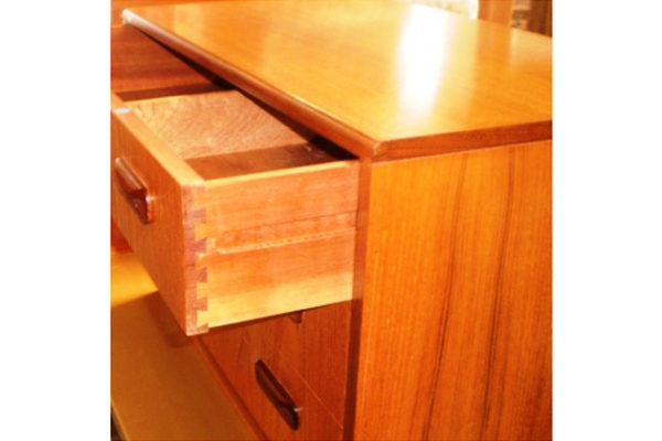 3 drawer chest 208 - Image 3
