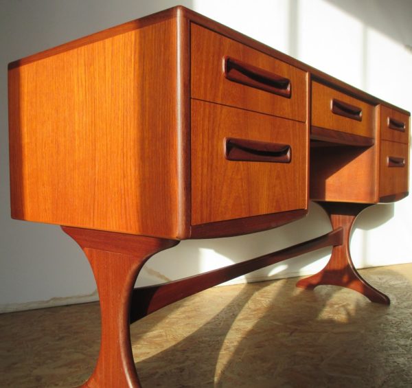 Office Desk 700 - Image 3