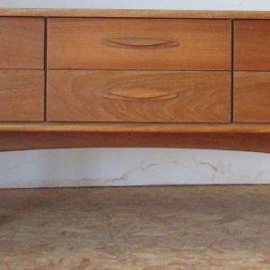 6 drawers dresser 210
