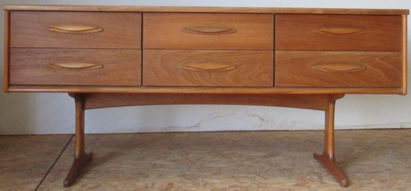 6 drawers dresser 210