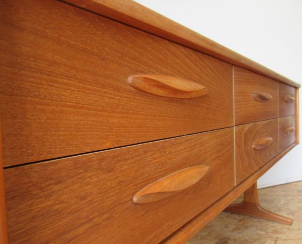 6 drawers dresser 210 - Image 10