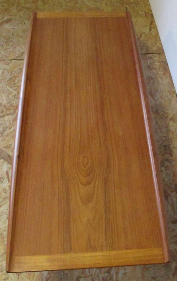 Grete Jalk 60's Surf coffee table for Glostrup. 130