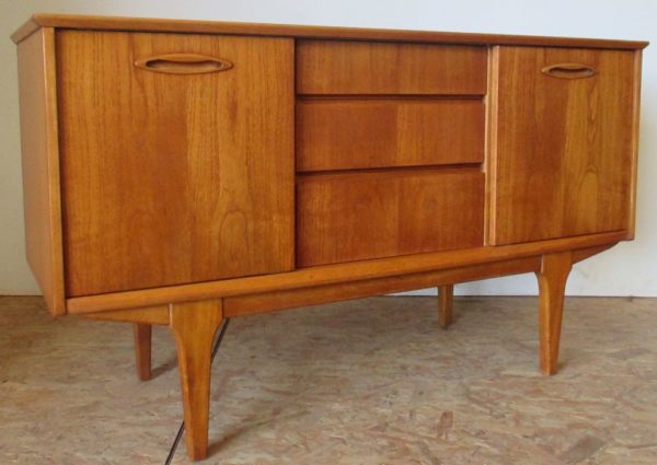 Smallest Jentiques sideboard 351 - Image 2