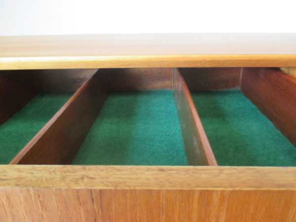 Smallest Jentiques sideboard 351 - Image 12