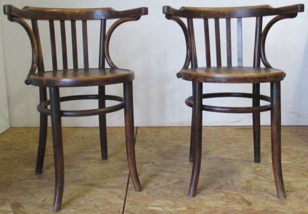Pair of bent-wood armchairs 946 - Image 2