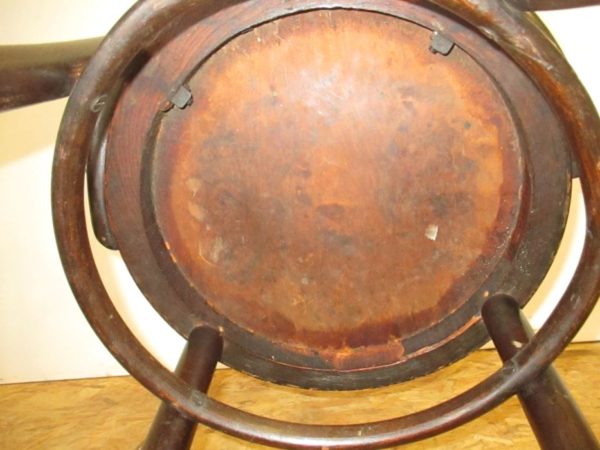 Pair of bent-wood armchairs 946 - Image 6