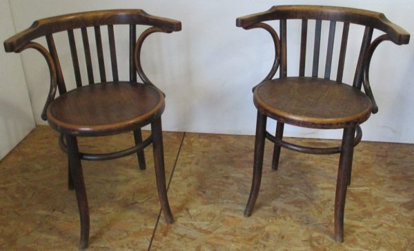 Pair of bent-wood armchairs 946 - Image 10