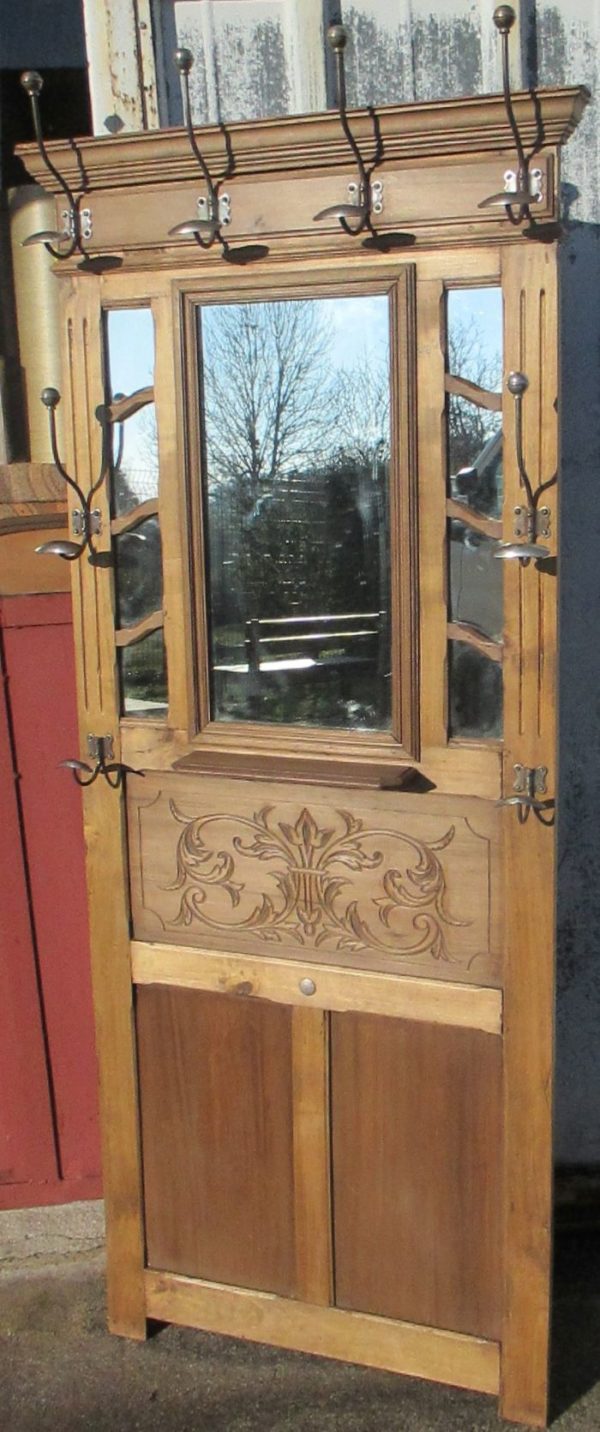 Wall stand coat 134 - Image 2