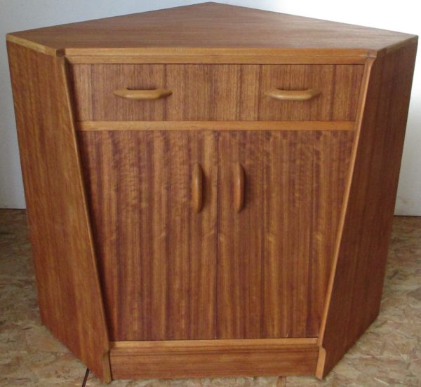 Cupboard corner 352
